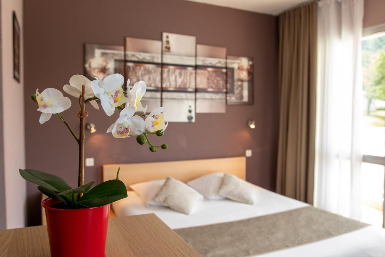 Hotel Les Flots Bleus サヴィーヌ・ル・ラック エクステリア 写真
