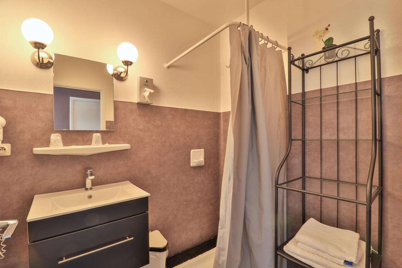 Hotel Les Flots Bleus サヴィーヌ・ル・ラック エクステリア 写真